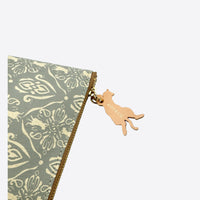 Damask pattern pouch M <Donation ticket ¥400 included> an035