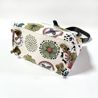 Cat's foot fabric shoulder bag, white &lt;Donation ticket ¥900 included&gt; aj006