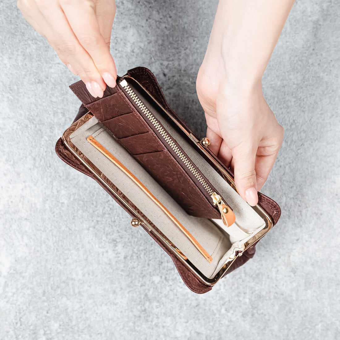 Clasp long wallet Greige &lt;Donation ticket ¥1,600 included&gt; an001