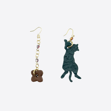 HANAEMU Flower Smile Earrings Charcoal Gray &lt;Donation ticket ¥150 included&gt; an027